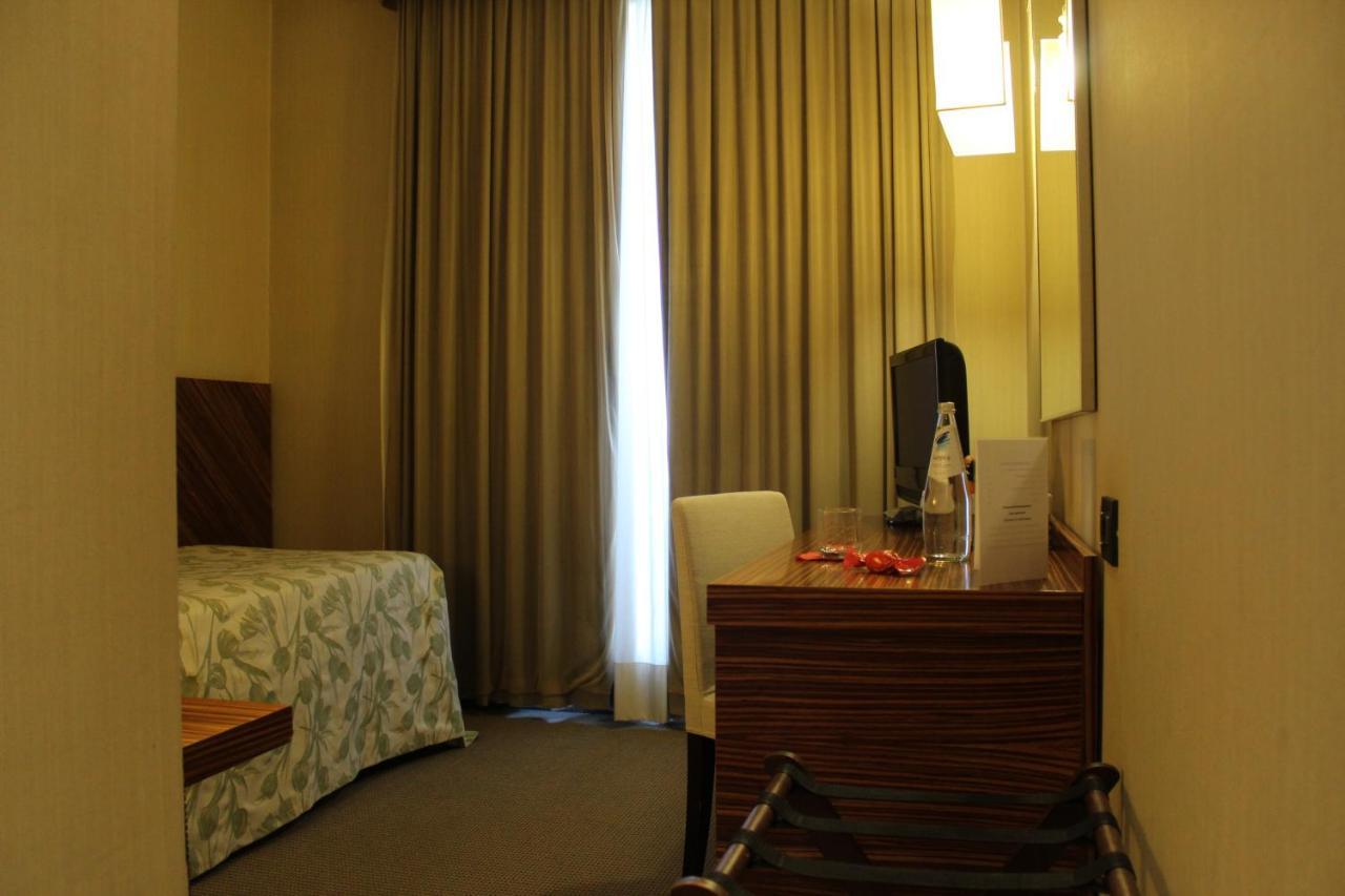 Mh Hotel Piacenza Fiera Exterior photo