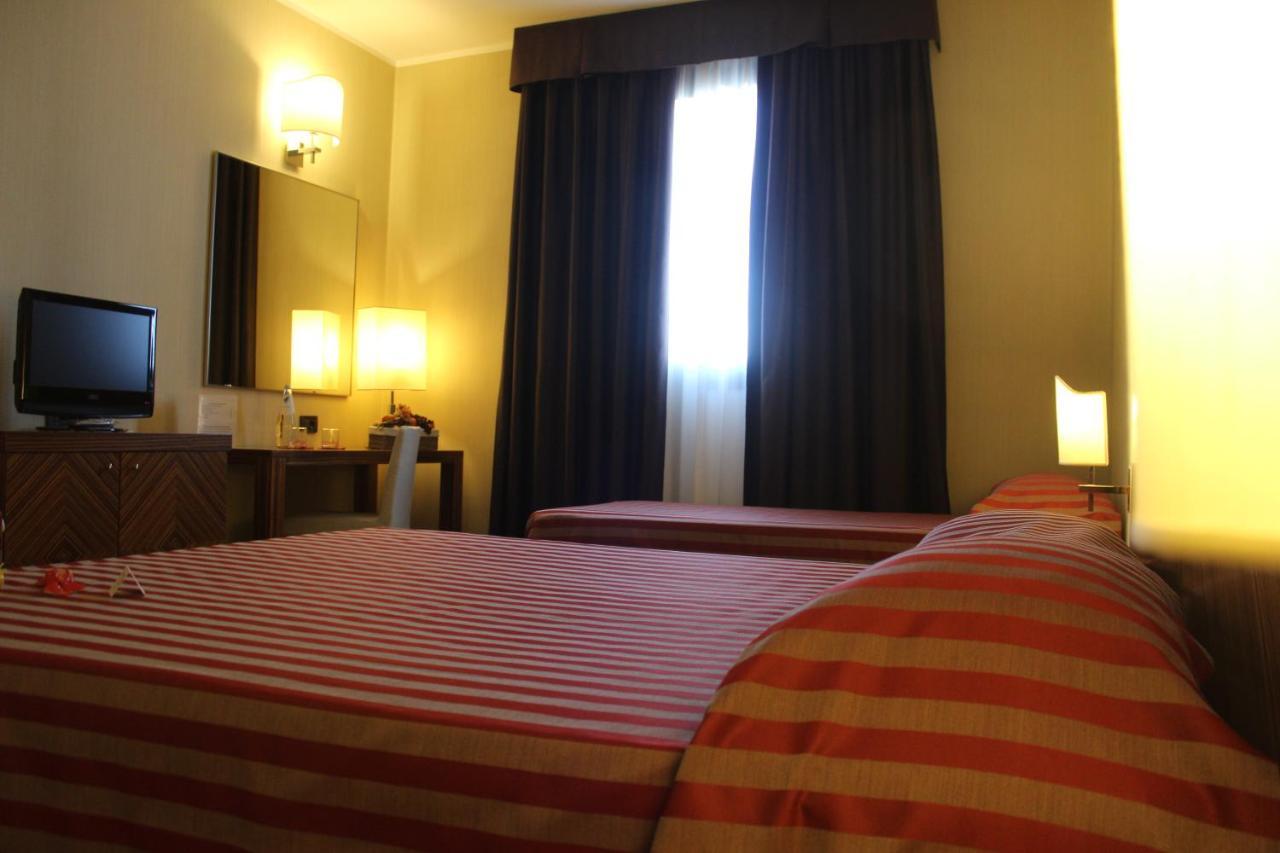 Mh Hotel Piacenza Fiera Exterior photo