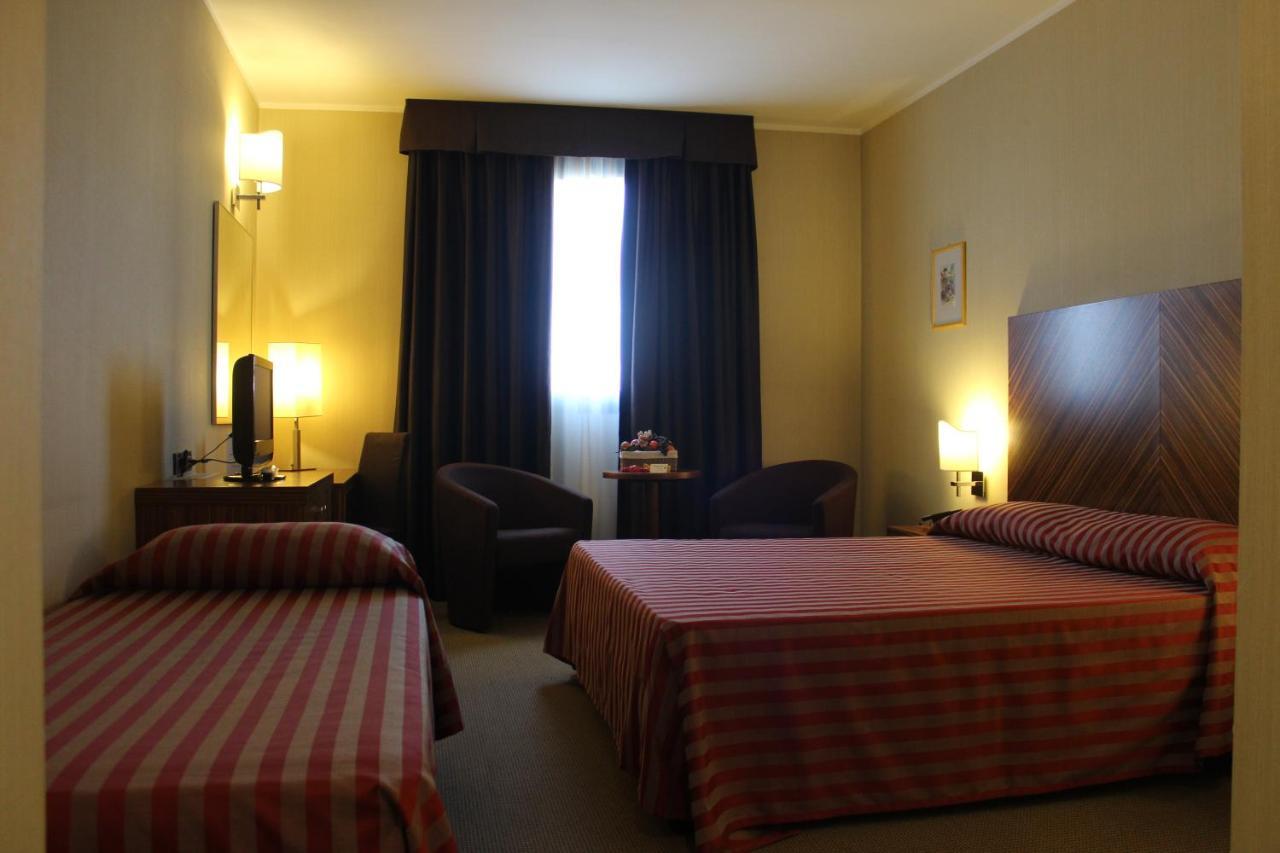 Mh Hotel Piacenza Fiera Exterior photo