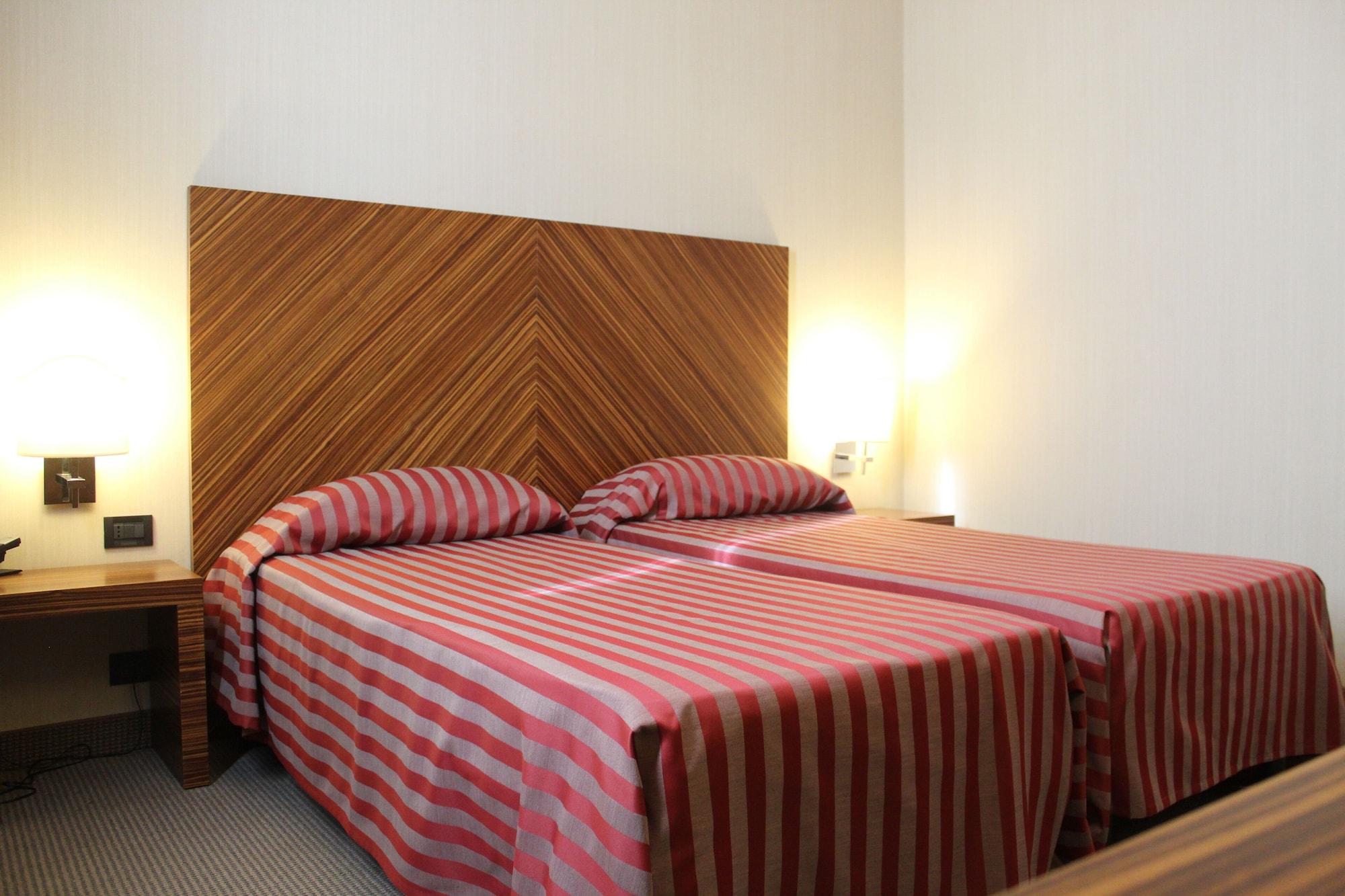 Mh Hotel Piacenza Fiera Exterior photo