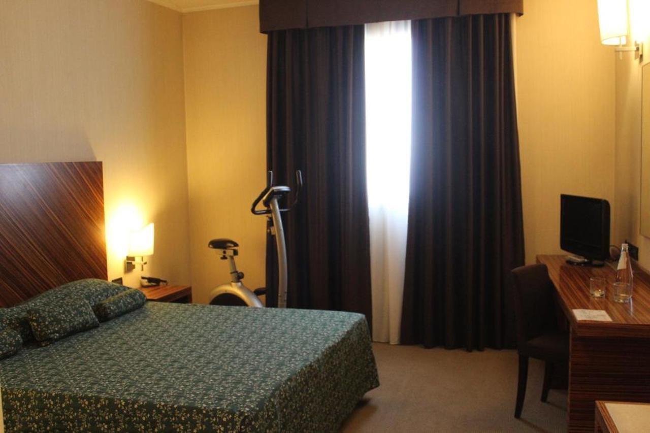 Mh Hotel Piacenza Fiera Exterior photo