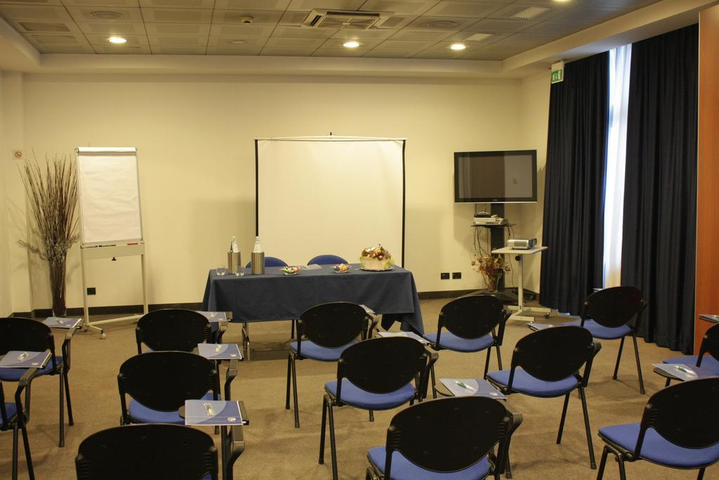 Mh Hotel Piacenza Fiera Exterior photo