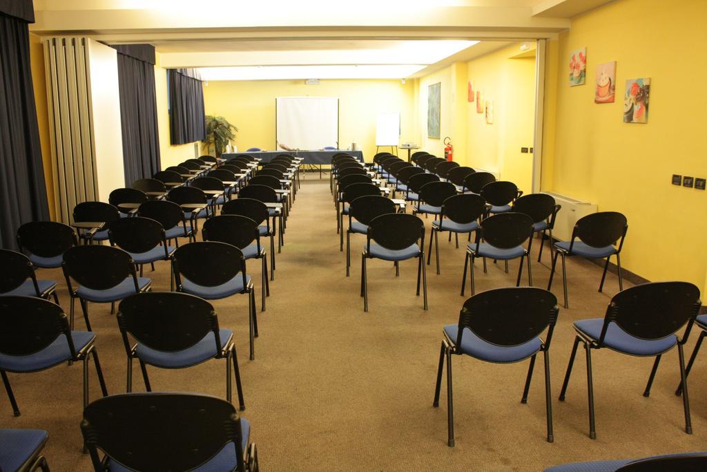 Mh Hotel Piacenza Fiera Exterior photo