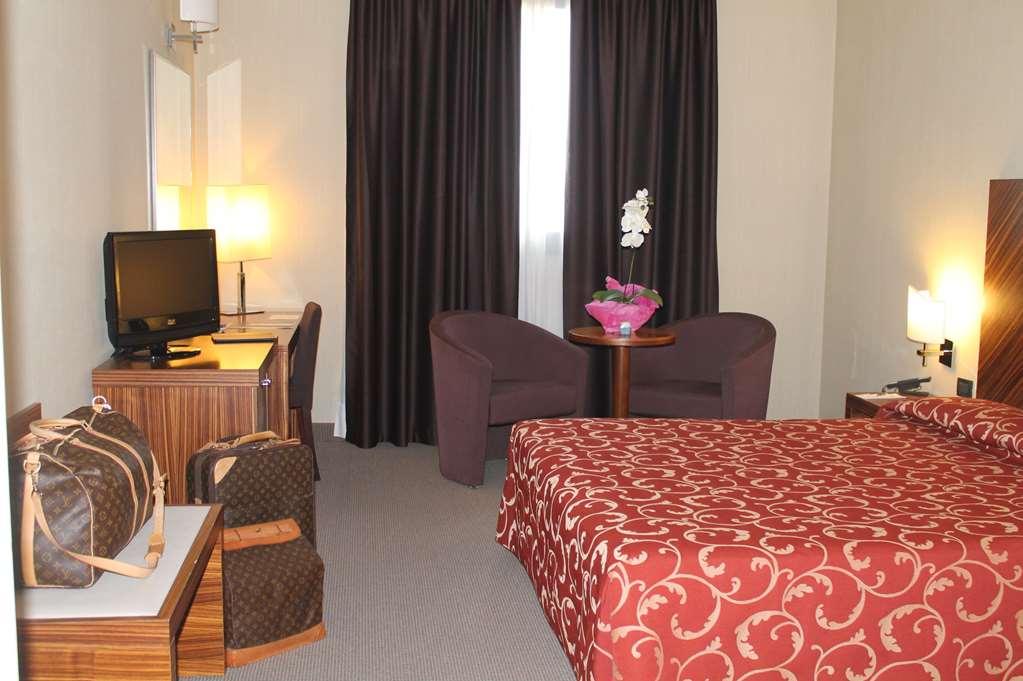 Mh Hotel Piacenza Fiera Room photo